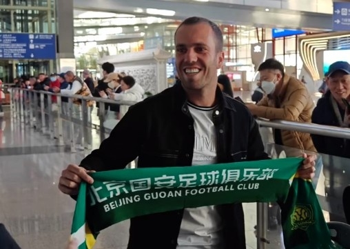 mk体育官方网站入口塞尔吉尼奥:我个人更倾向于10号位 小女儿有时候能给我当翻译